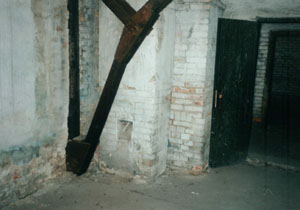 One of the two doors of the Gaskammer using hydrocyanic acid